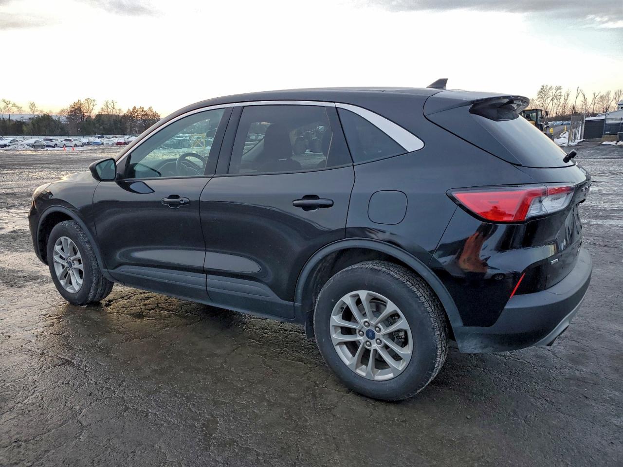 2022 FORD ESCAPE SE photo 2