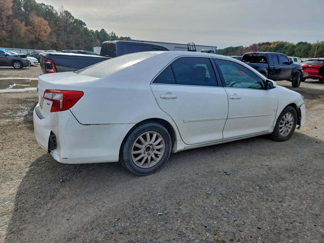 2013 TOYOTA CAMRY L photo 3