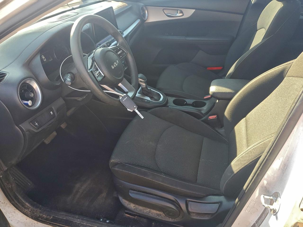 2024 KIA FORTE LX photo 7