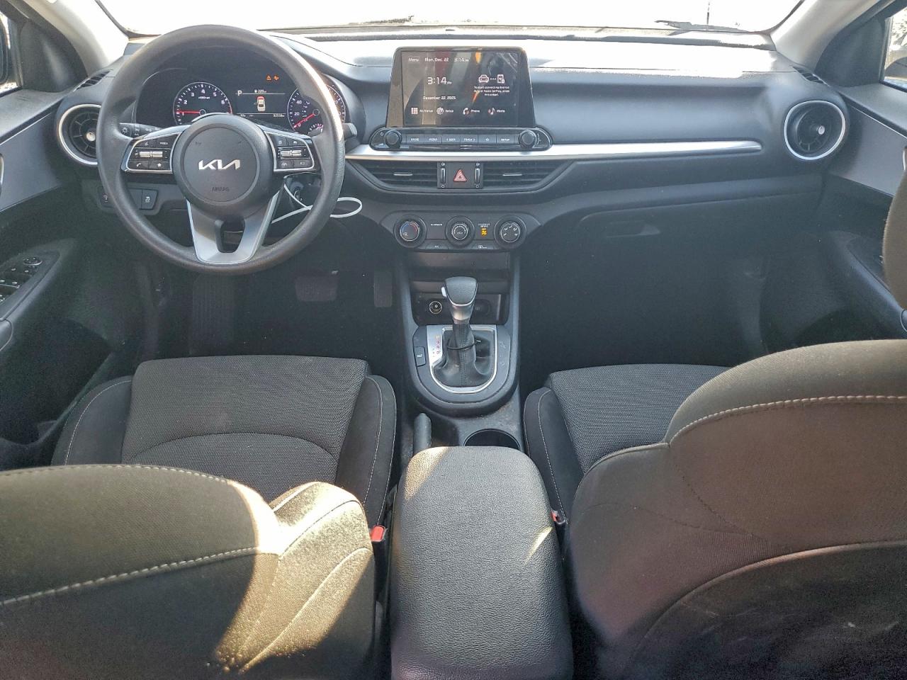 2024 KIA FORTE LX photo 8