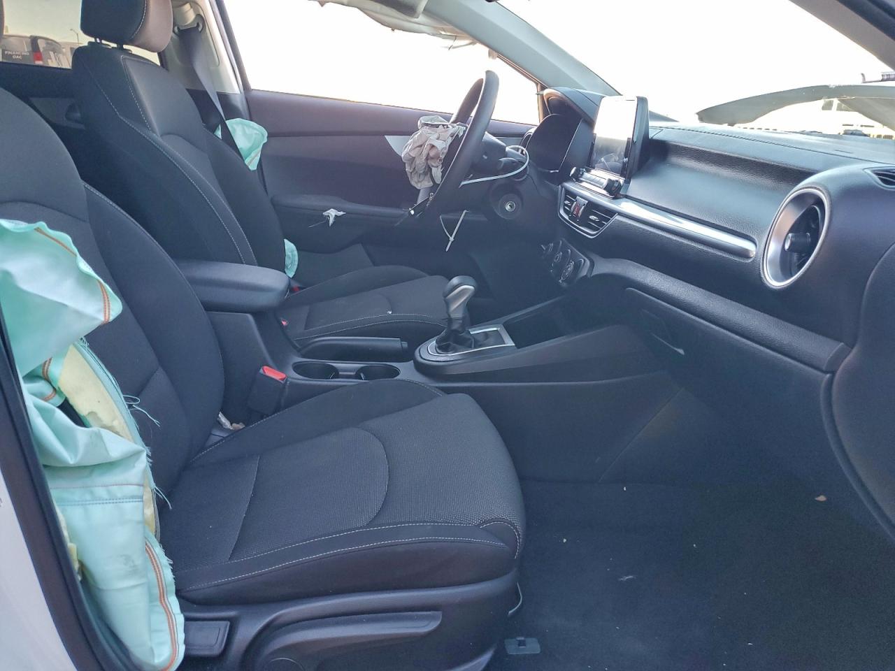 2023 KIA FORTE LX photo 7