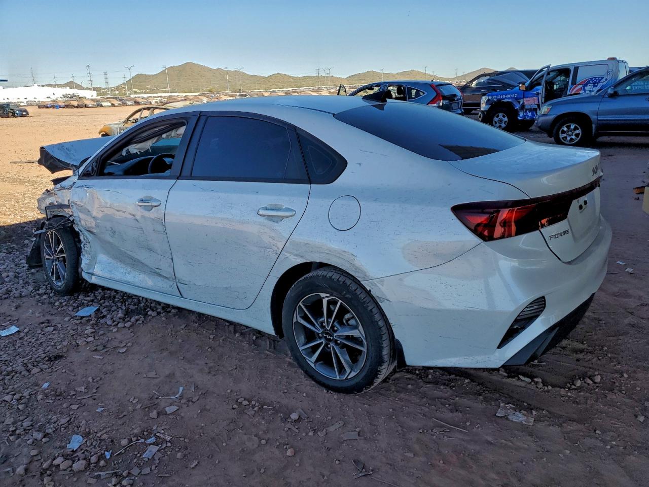 2023 KIA FORTE LX photo 2