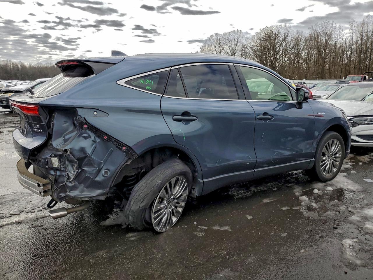 2021 TOYOTA VENZA LE photo 3