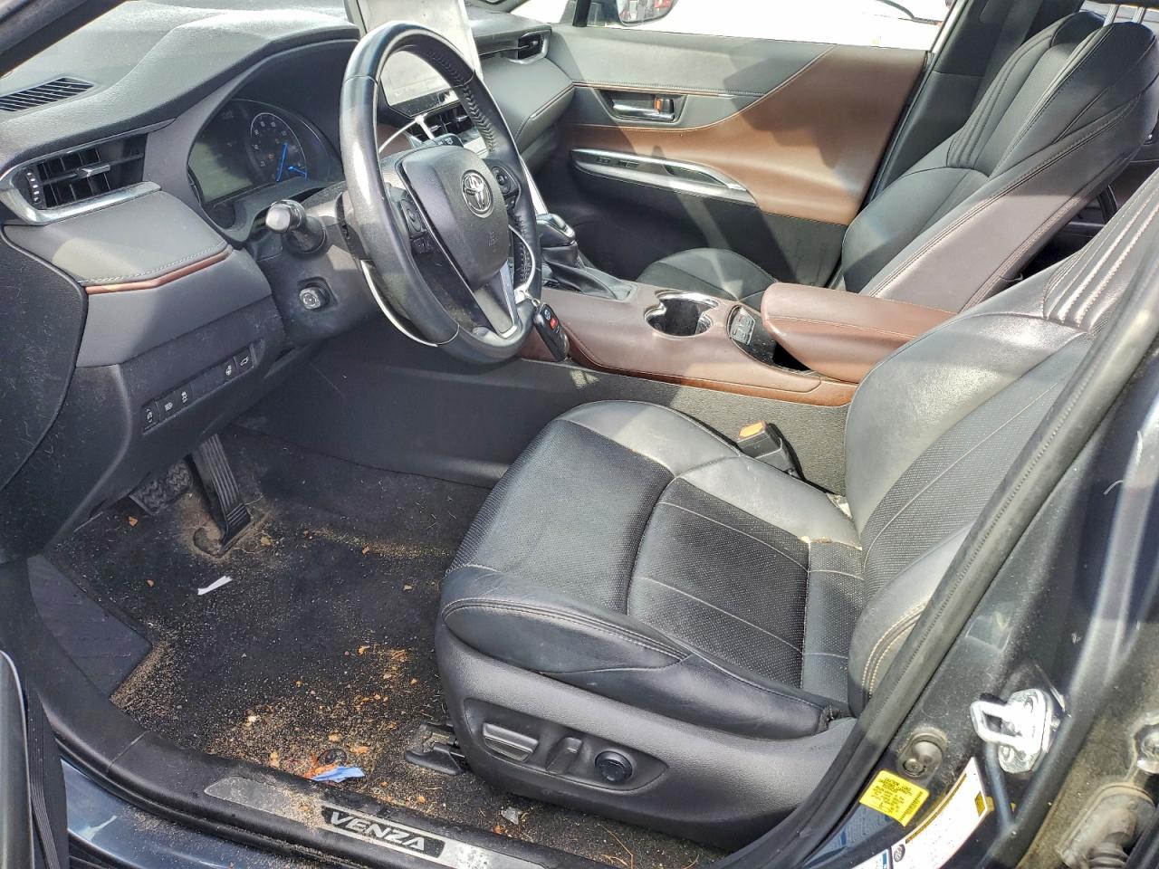 2021 TOYOTA VENZA LE photo 7
