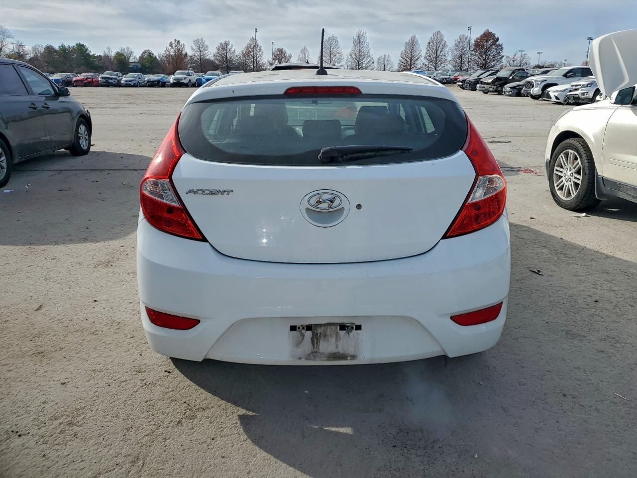 2017 HYUNDAI ACCENT SE photo 6