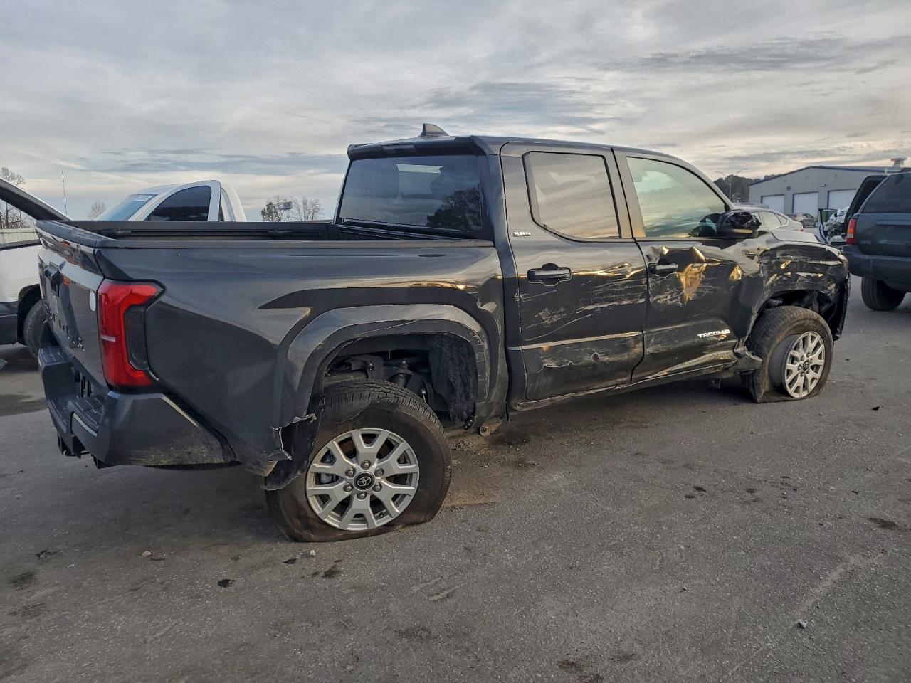 2025 TOYOTA TACOMA DOUBLE CAB photo 5