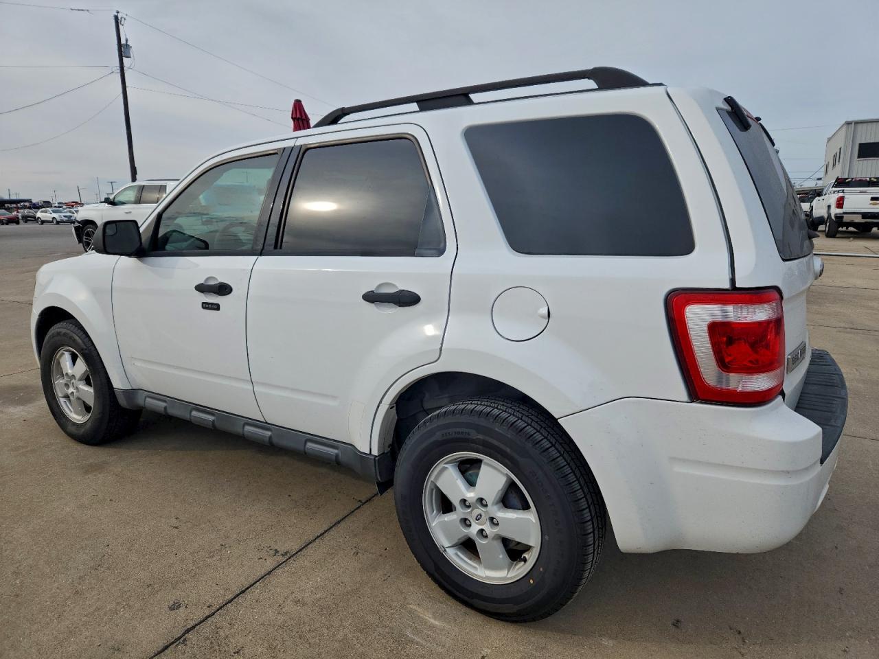2011 FORD ESCAPE XLT photo 2
