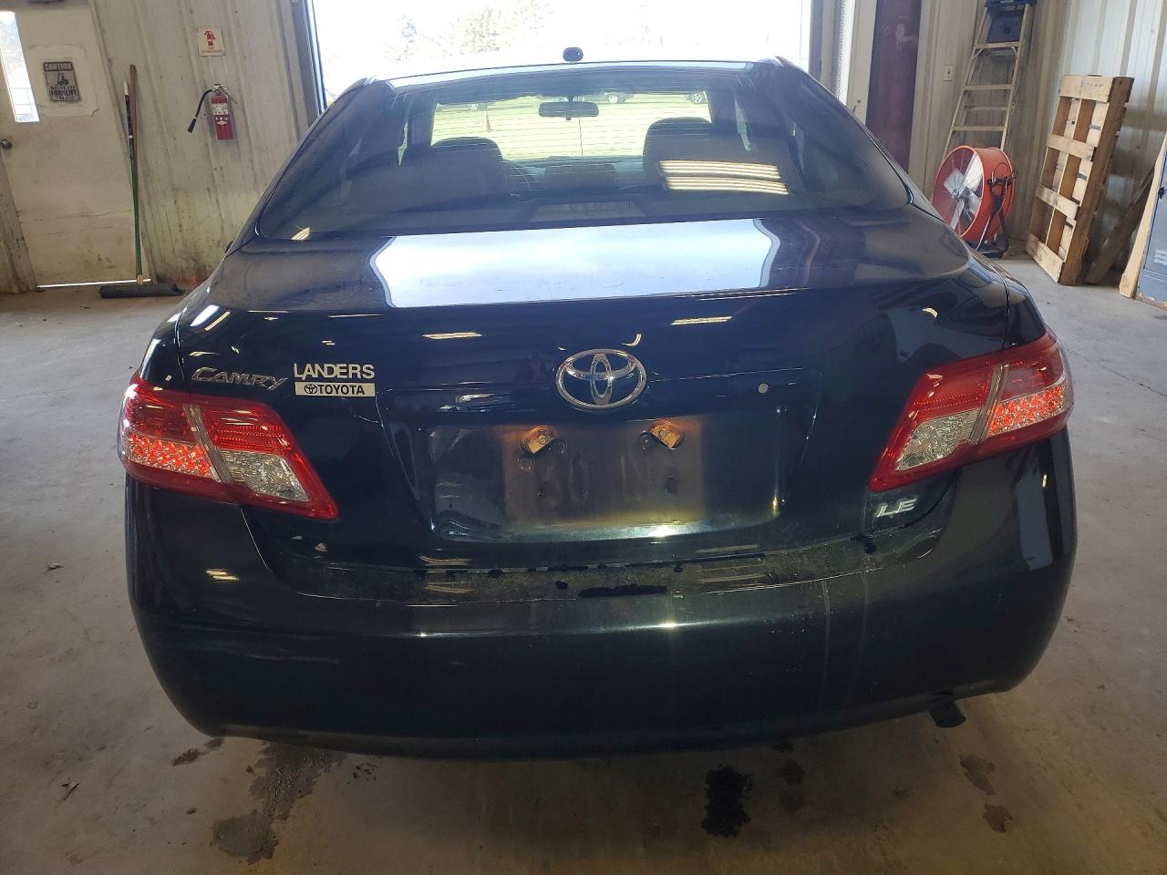 2011 TOYOTA CAMRY BASE photo 11