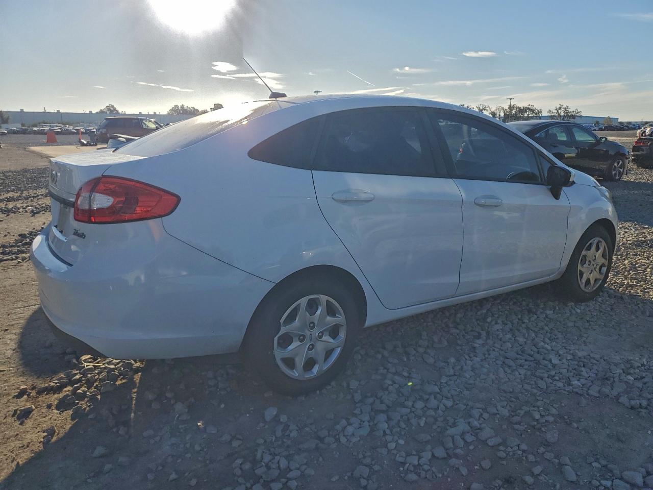 2011 FORD FIESTA SE photo 3