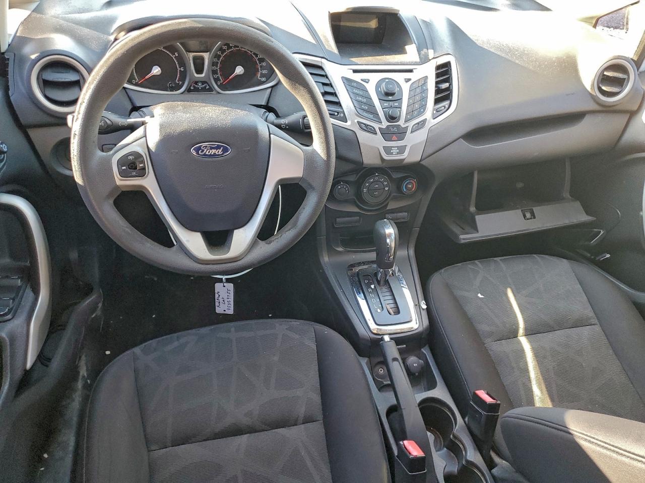 2011 FORD FIESTA SE photo 8