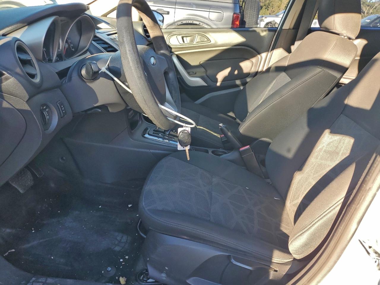 2011 FORD FIESTA SE photo 7