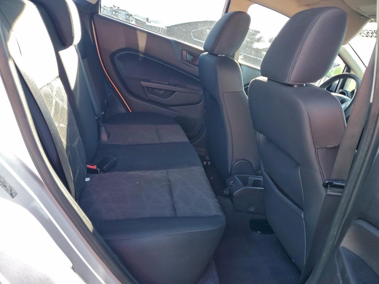 2011 FORD FIESTA SE photo 10