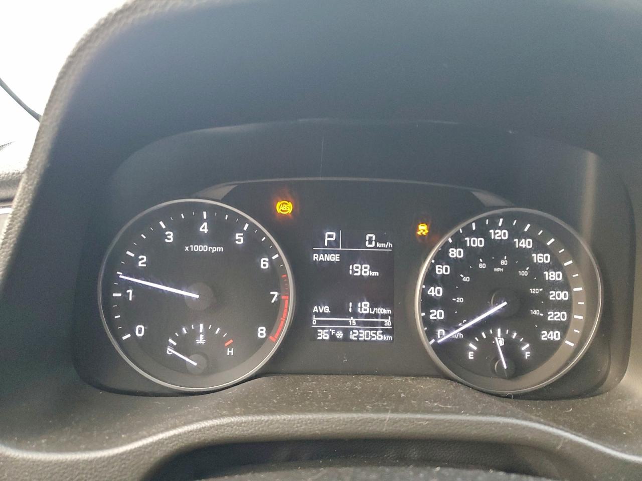 2018 HYUNDAI ELANTRA SE photo 9