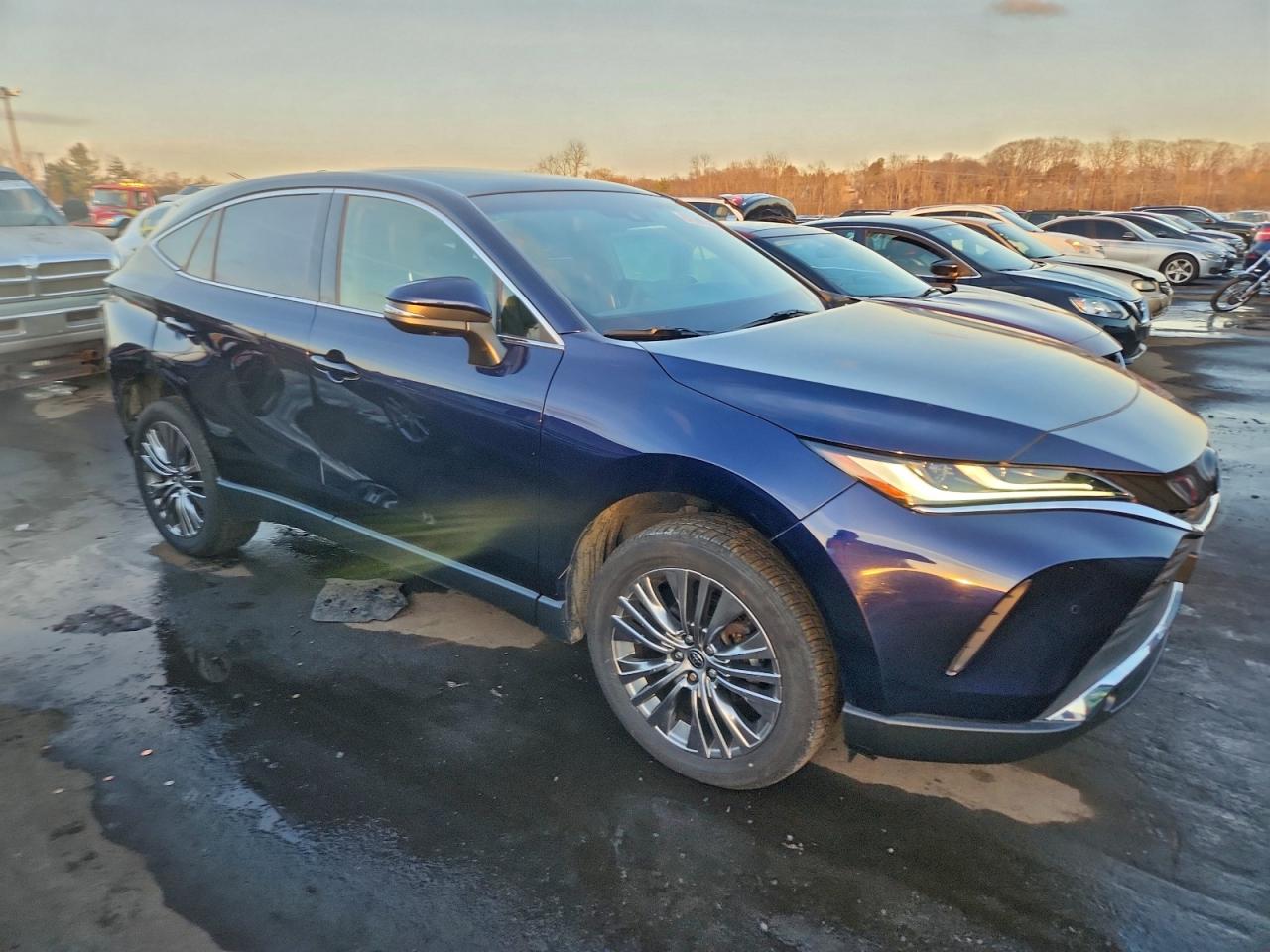 2022 TOYOTA VENZA LE photo 4