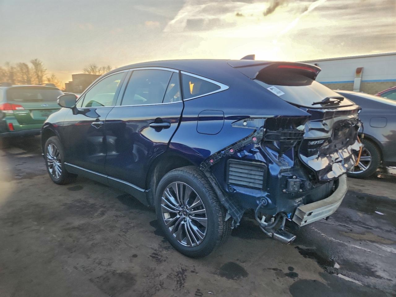 2022 TOYOTA VENZA LE photo 2