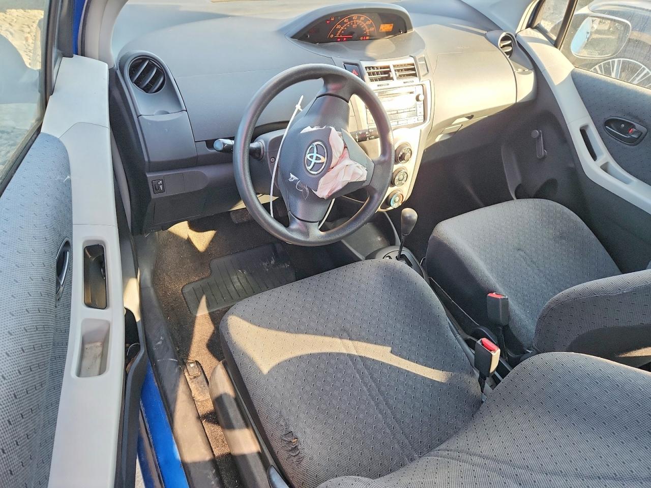 2010 TOYOTA YARIS photo 8