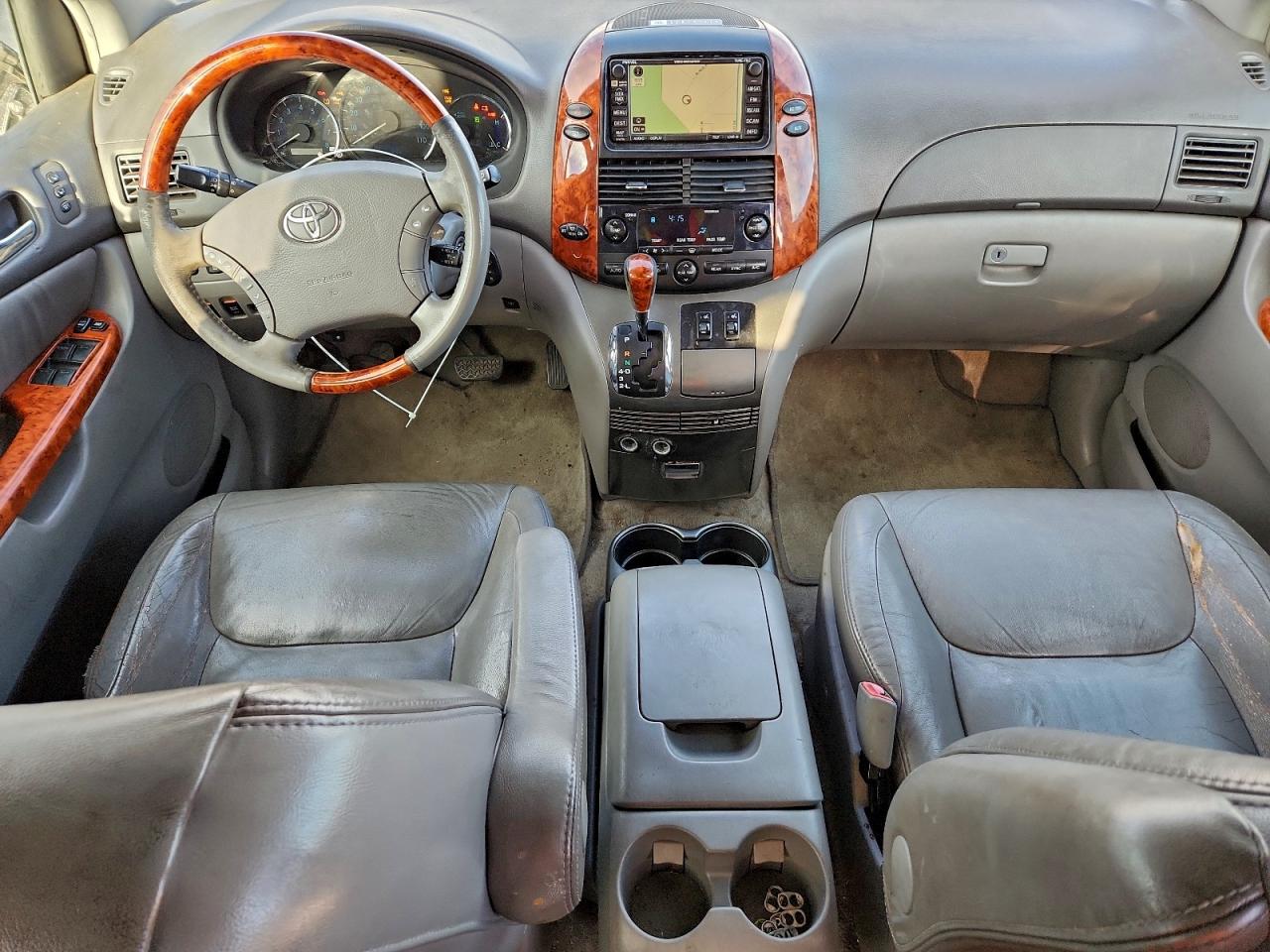 2008 TOYOTA SIENNA XLE photo 8