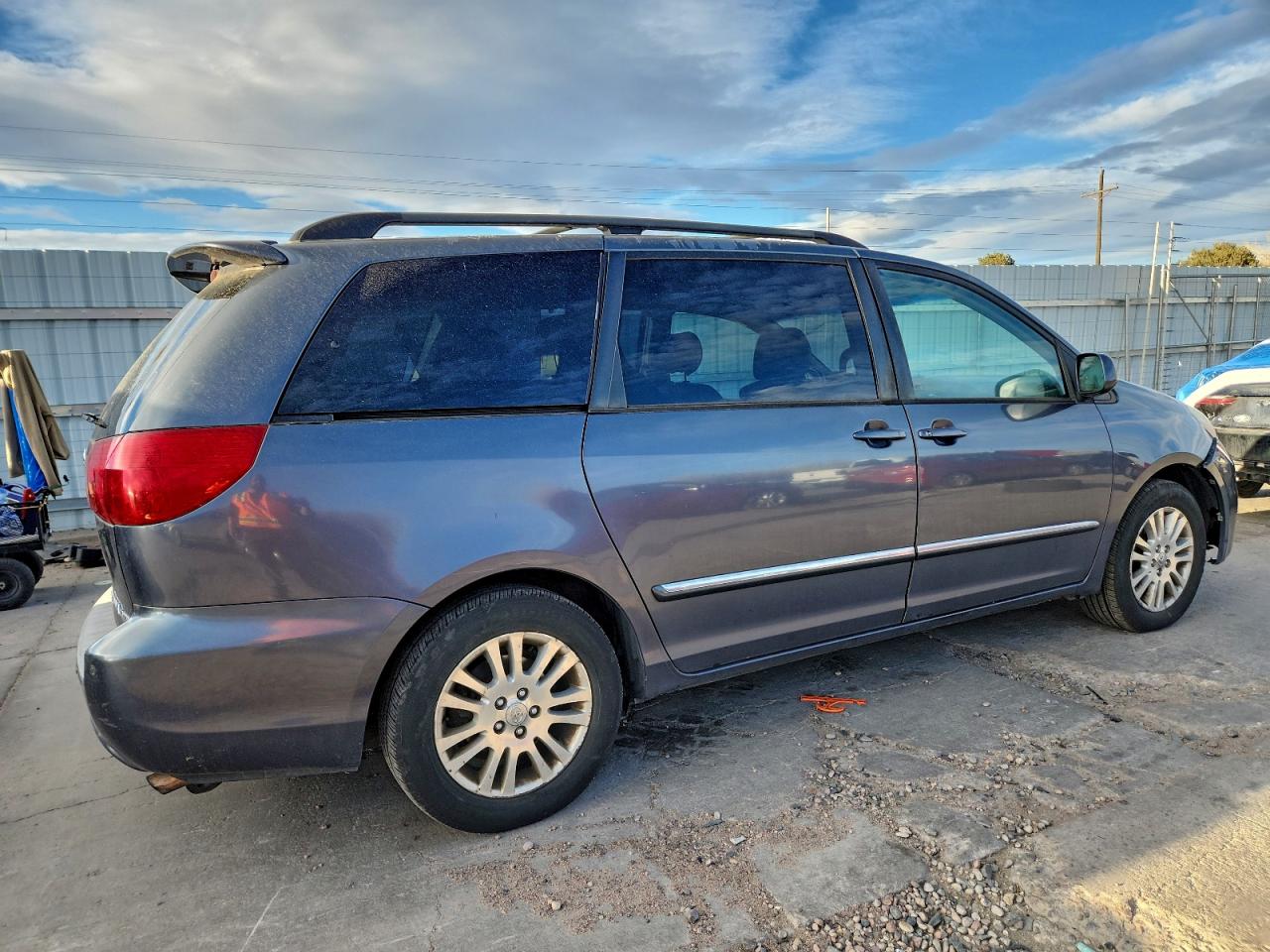 2008 TOYOTA SIENNA XLE photo 3
