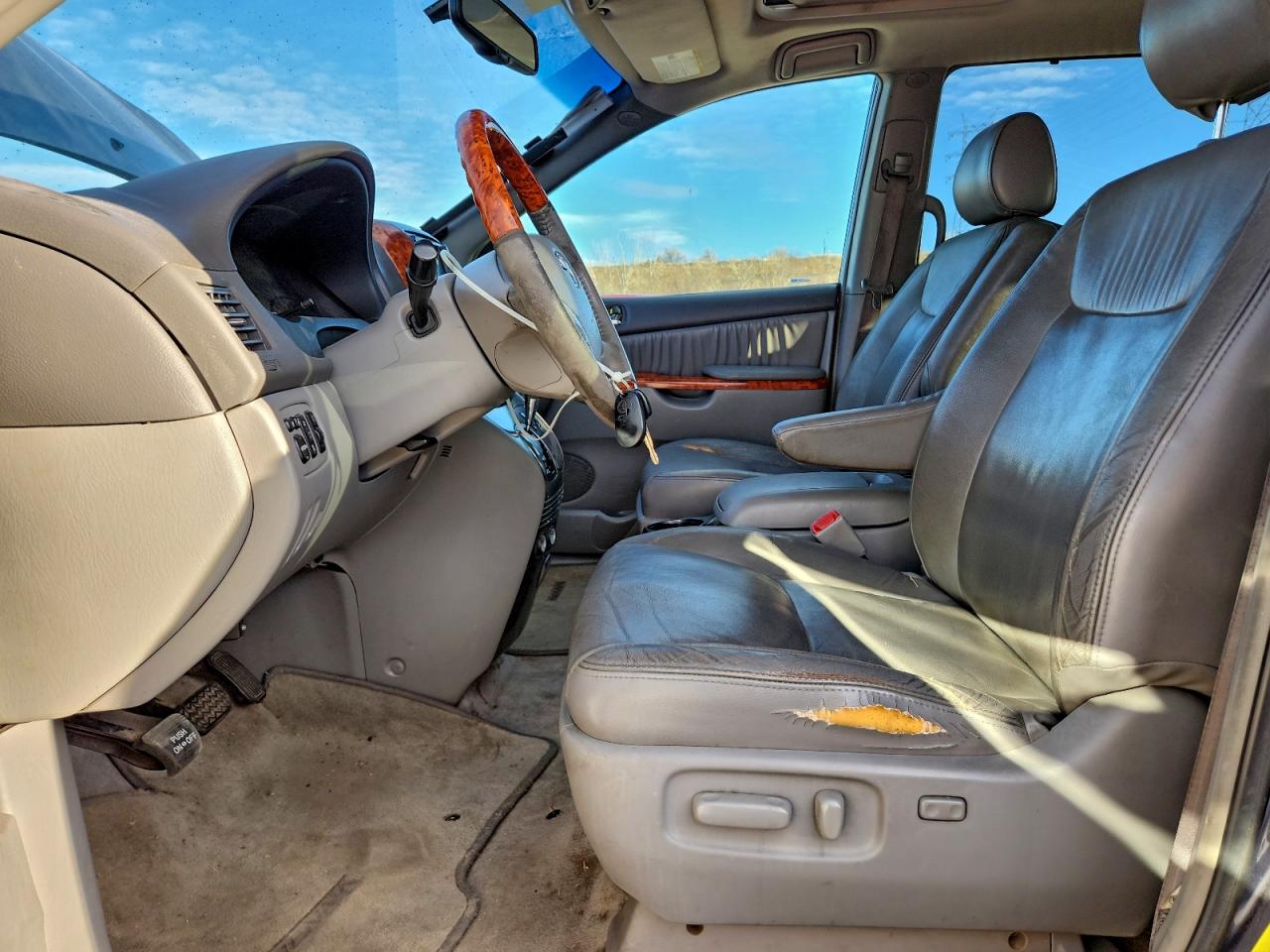2008 TOYOTA SIENNA XLE photo 7