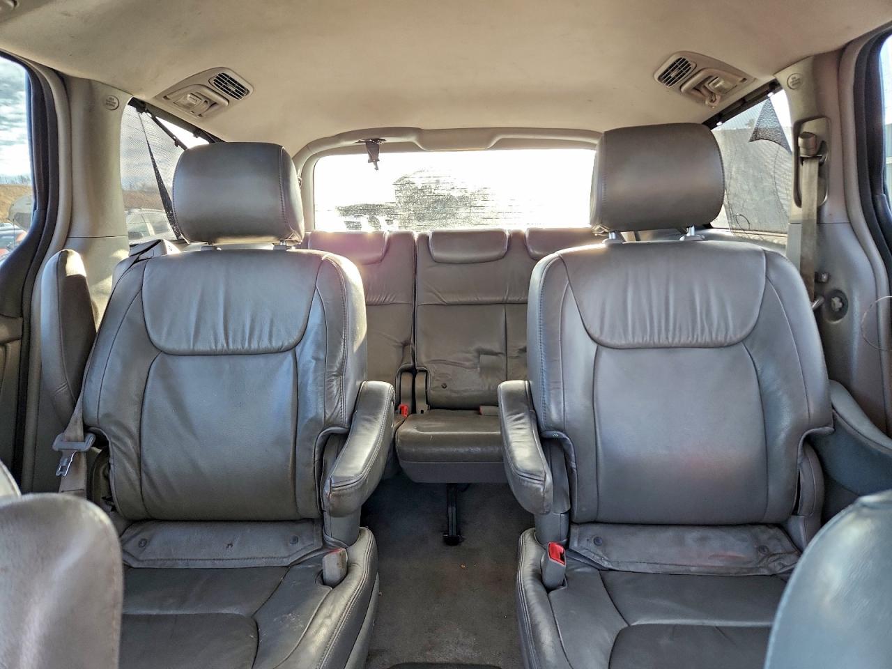 2008 TOYOTA SIENNA XLE photo 10