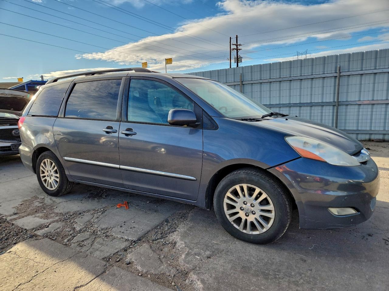 2008 TOYOTA SIENNA XLE photo 4