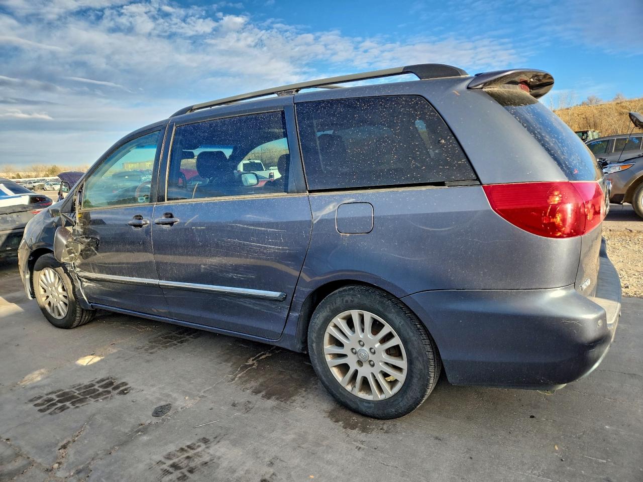 2008 TOYOTA SIENNA XLE photo 2