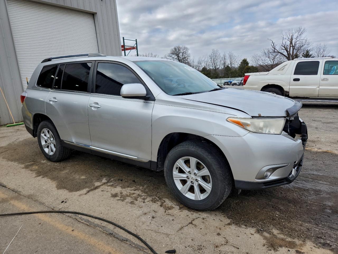 2011 TOYOTA HIGHLANDER BASE photo 4