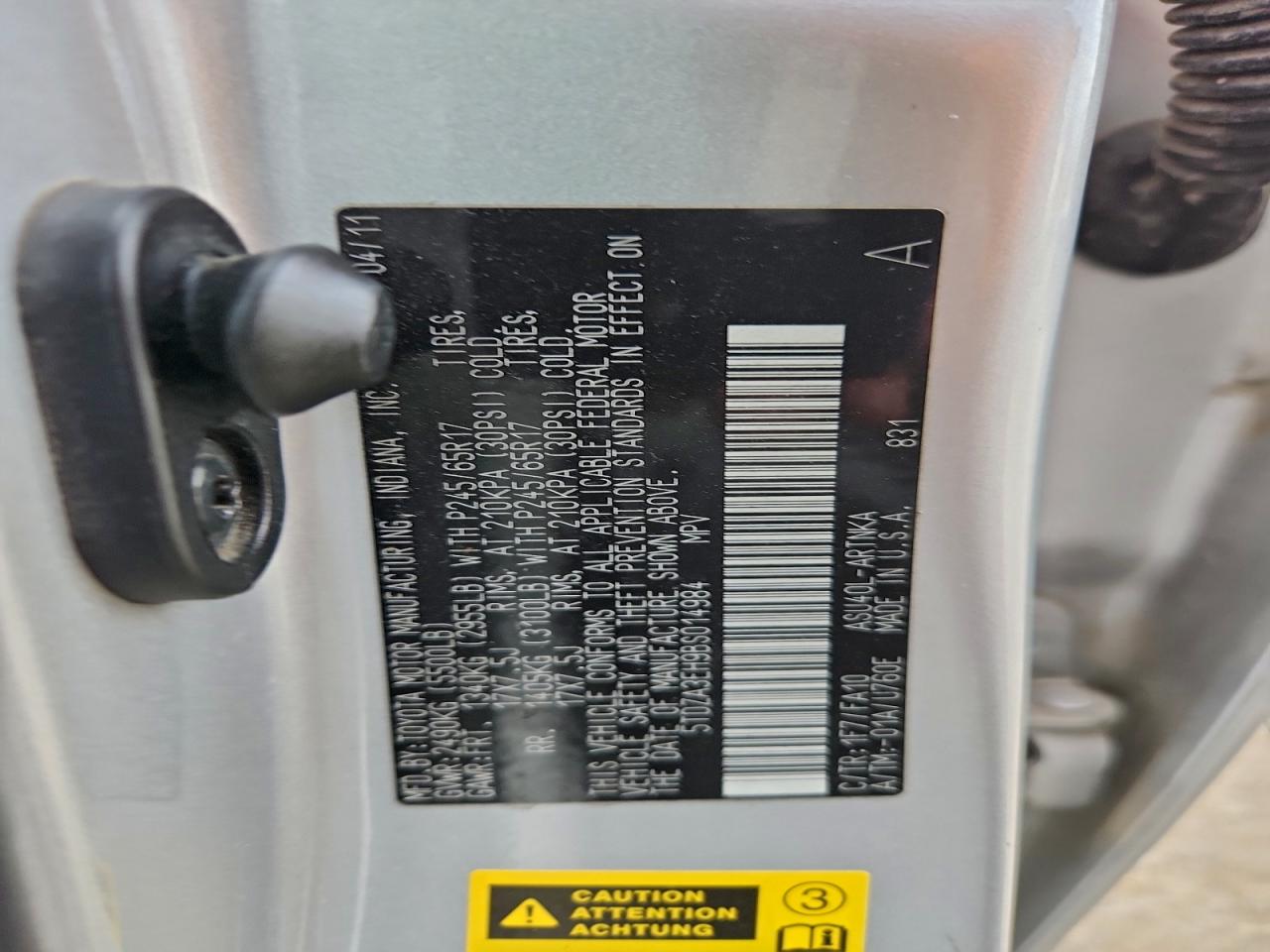 2011 TOYOTA HIGHLANDER BASE photo 13
