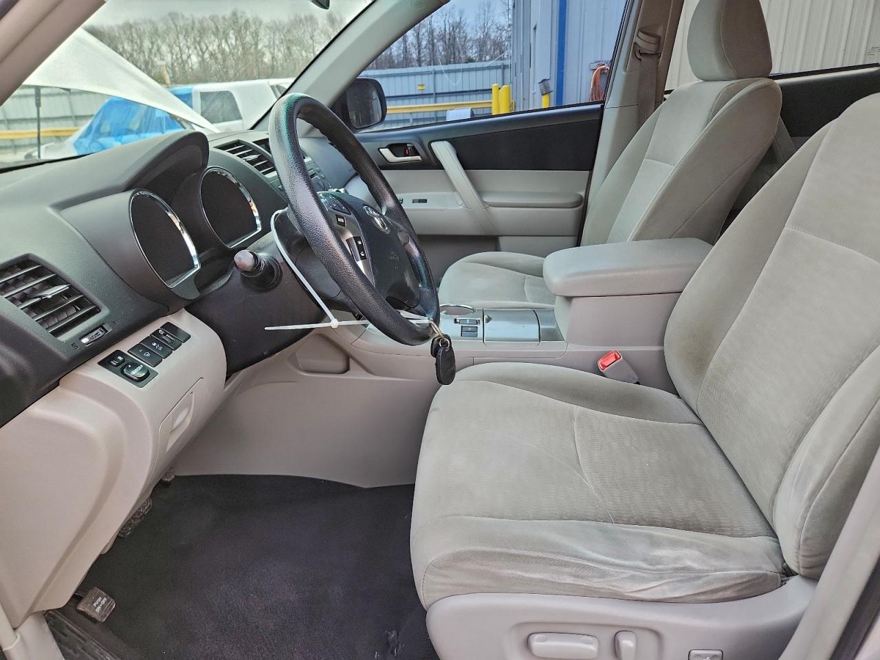 2011 TOYOTA HIGHLANDER BASE photo 7