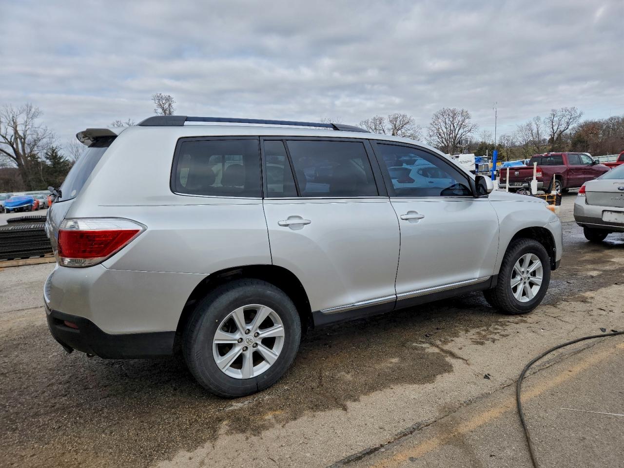 2011 TOYOTA HIGHLANDER BASE photo 3