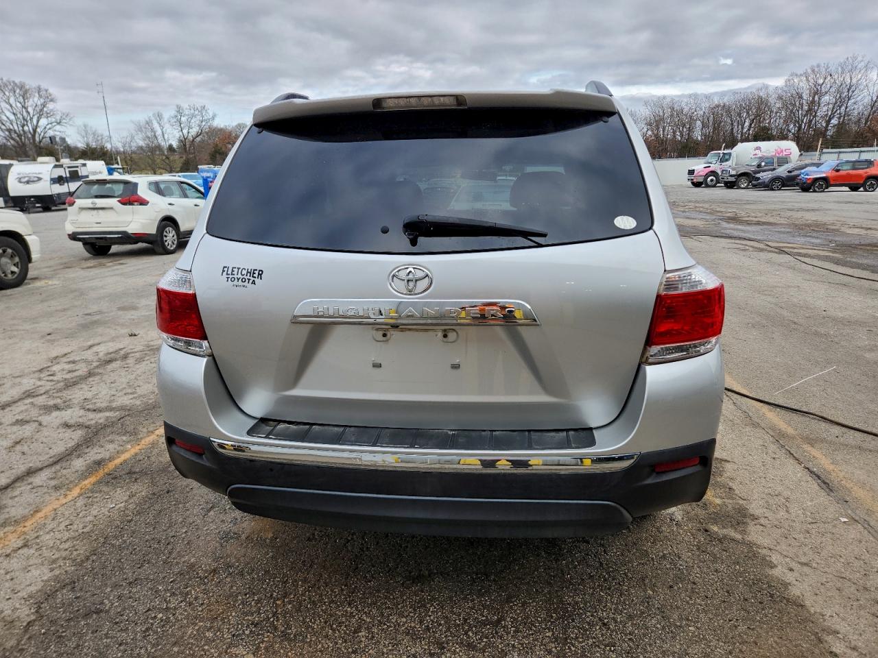 2011 TOYOTA HIGHLANDER BASE photo 6