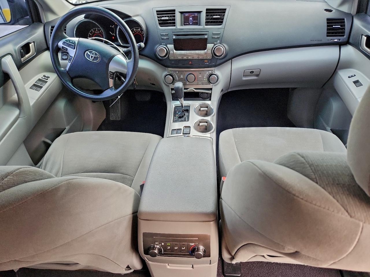 2011 TOYOTA HIGHLANDER BASE photo 8