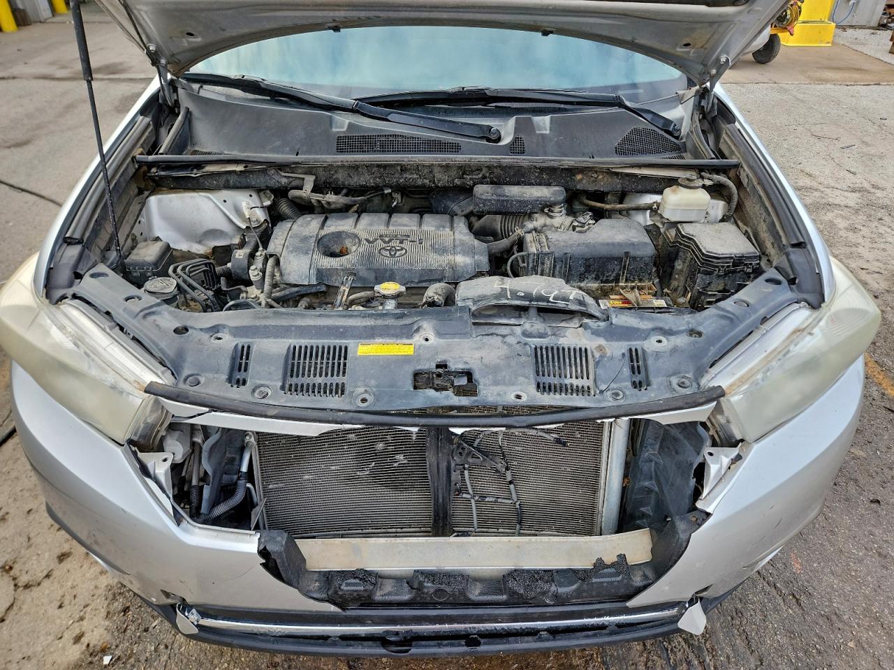 2011 TOYOTA HIGHLANDER BASE photo 12