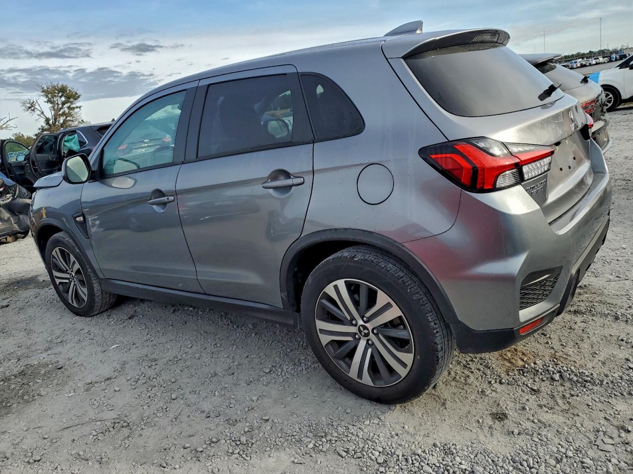 2024 MITSUBISHI OUTLANDER SPORT S/SE photo 2