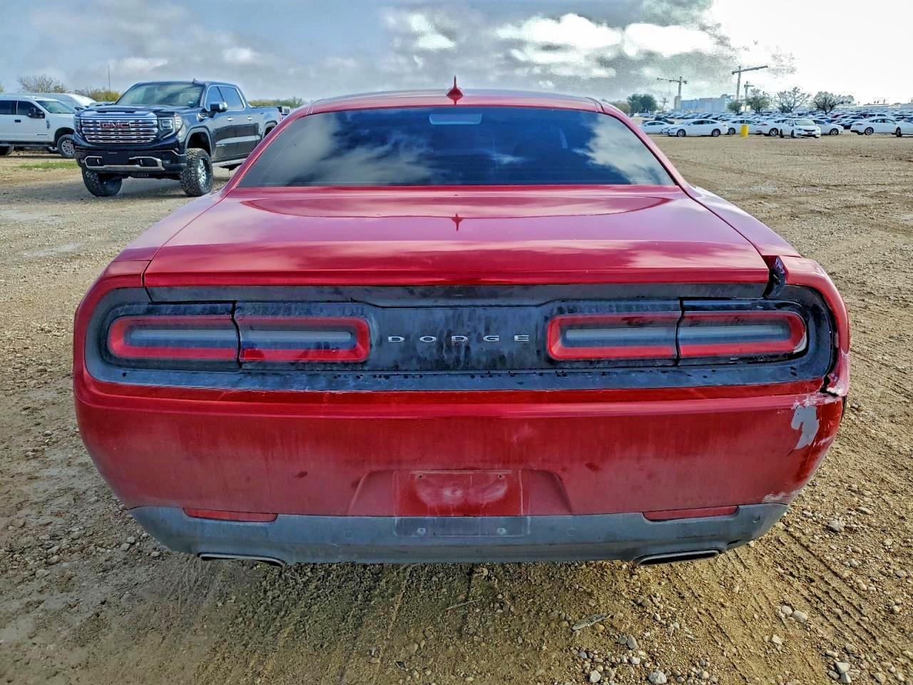 2016 DODGE CHALLENGER SXT photo 6
