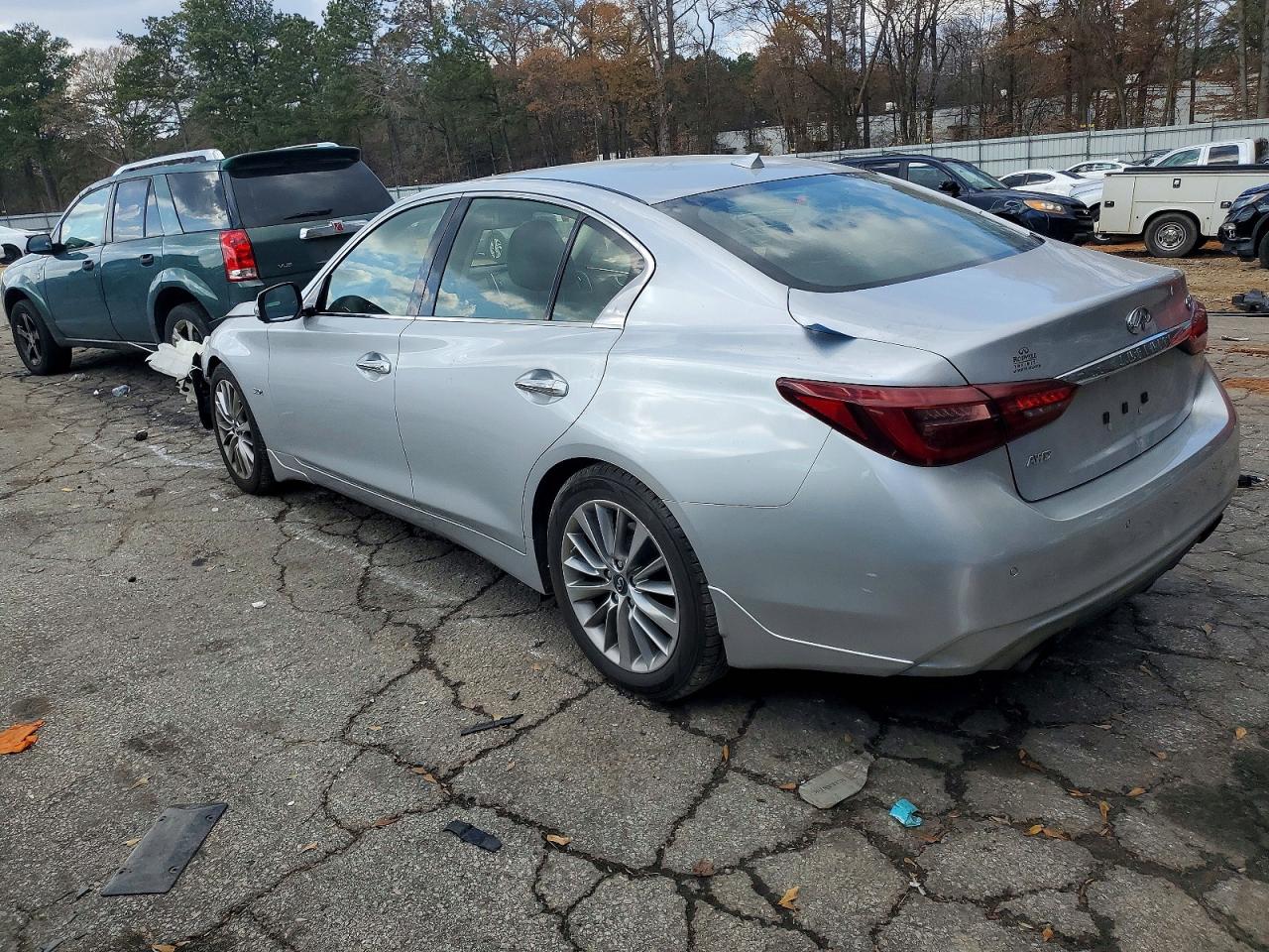 2018 INFINITI Q50 LUXE photo 2