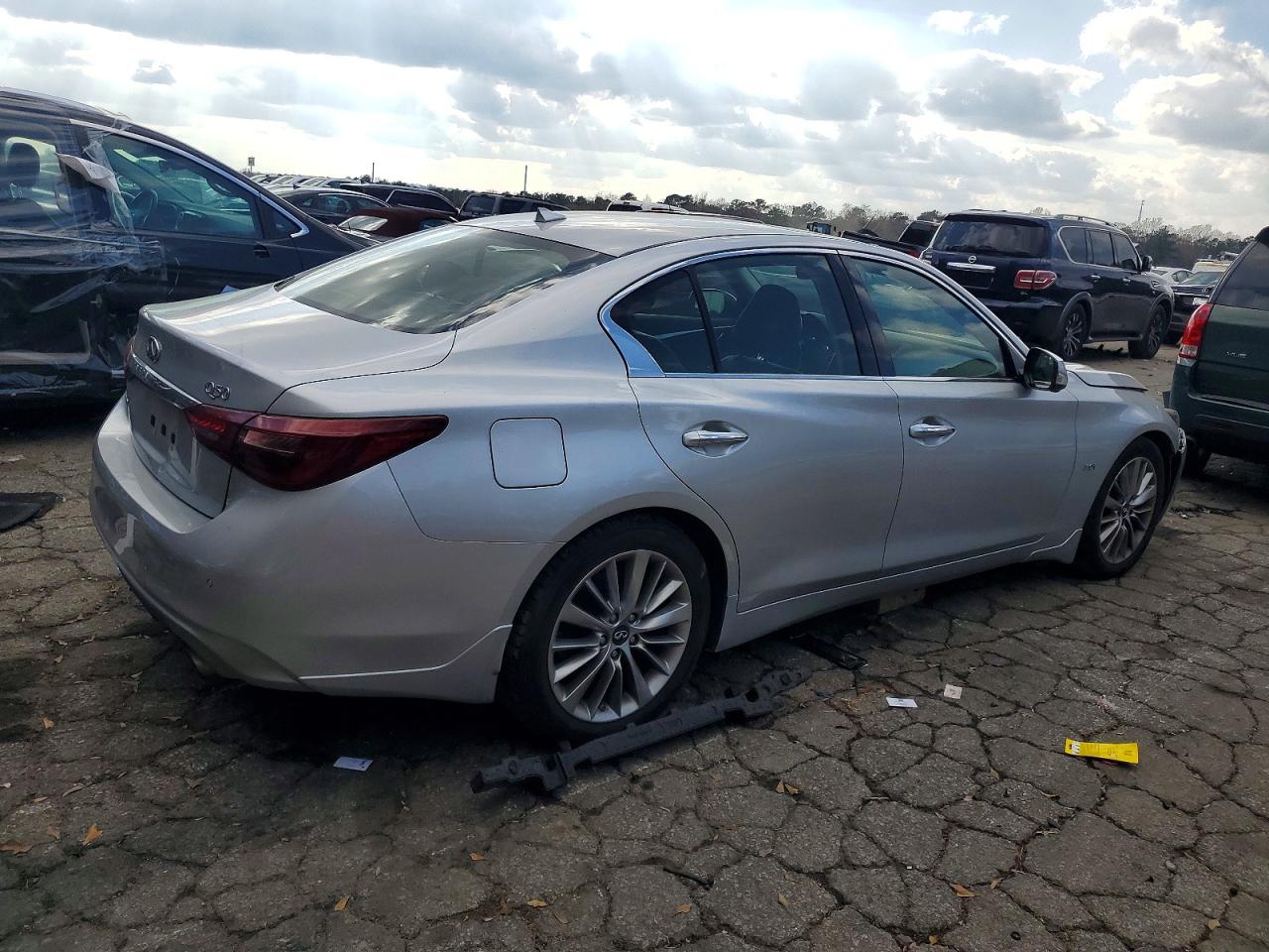 2018 INFINITI Q50 LUXE photo 3