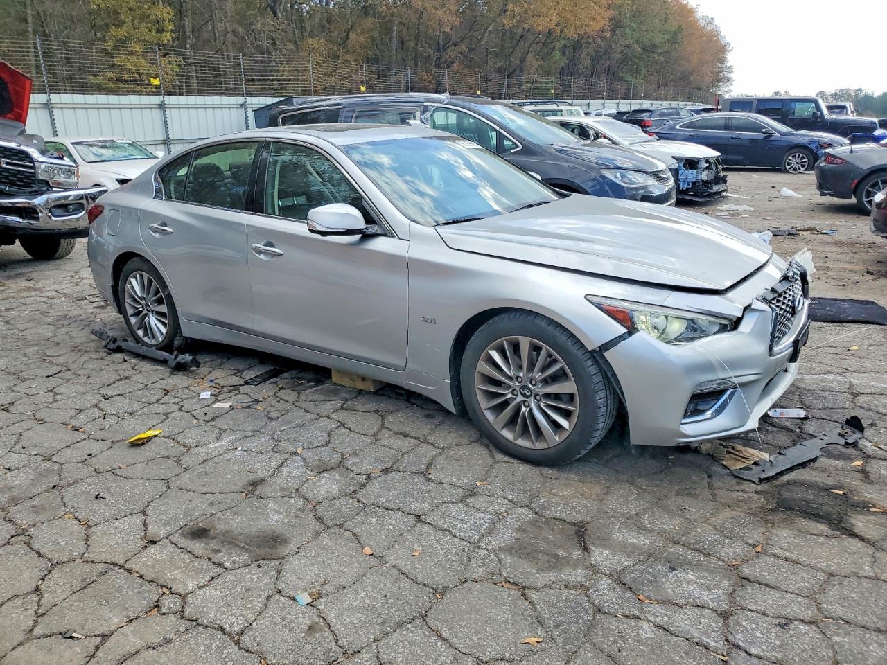 2018 INFINITI Q50 LUXE photo 4