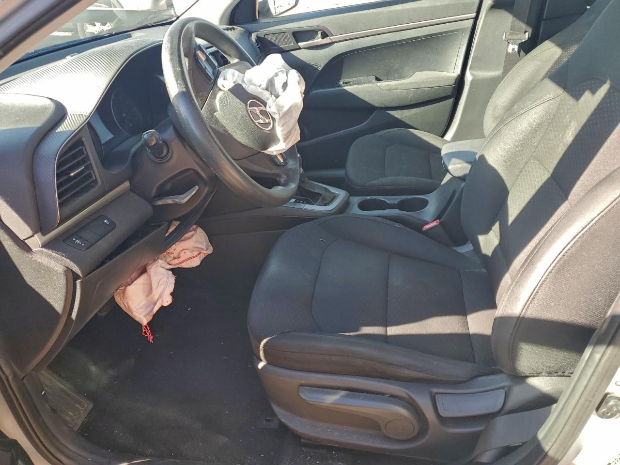 2019 HYUNDAI ELANTRA SE photo 7
