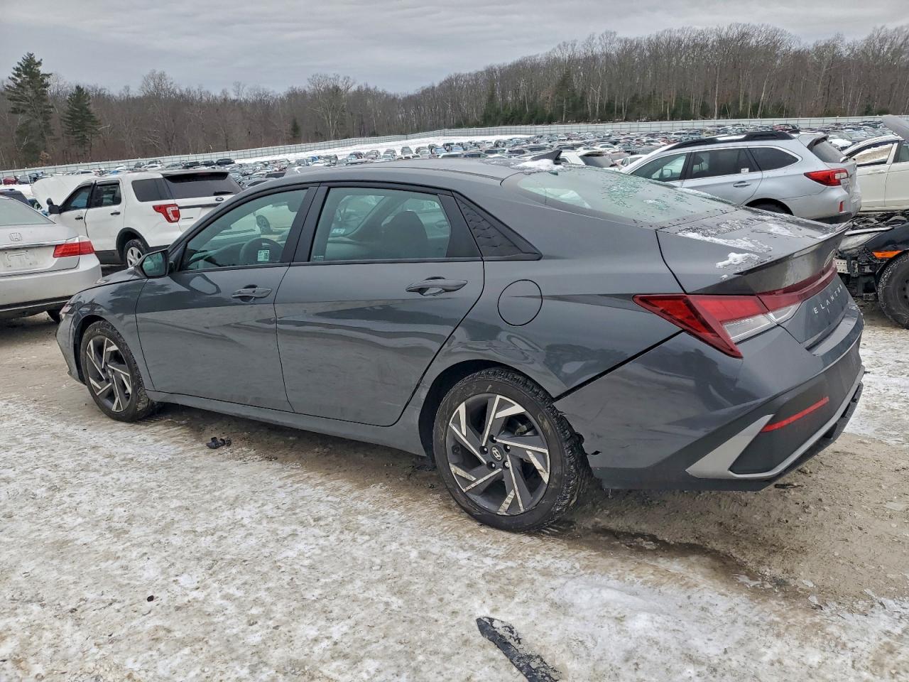 2025 HYUNDAI ELANTRA SEL SPORT photo 3