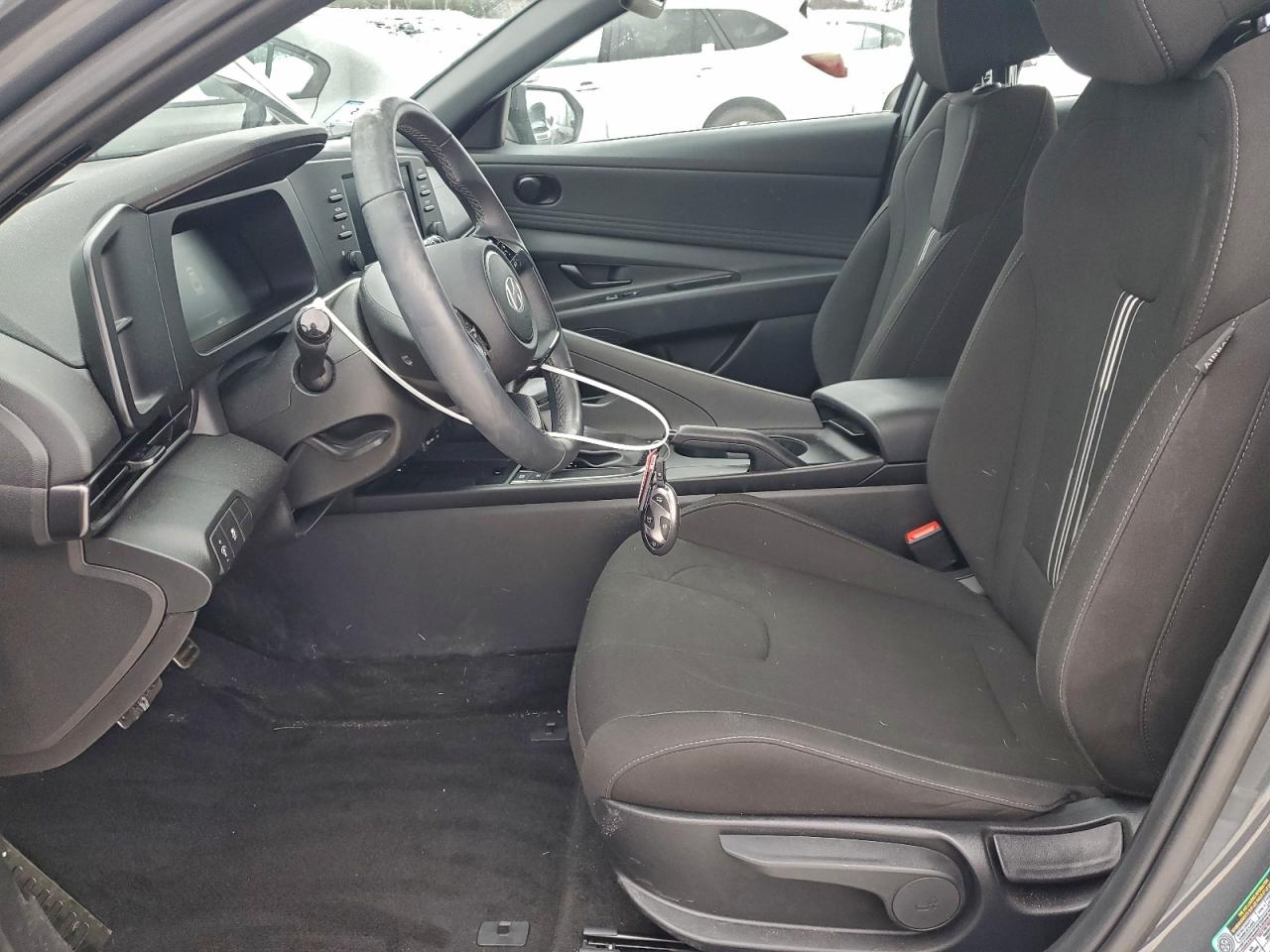 2025 HYUNDAI ELANTRA SEL SPORT photo 13