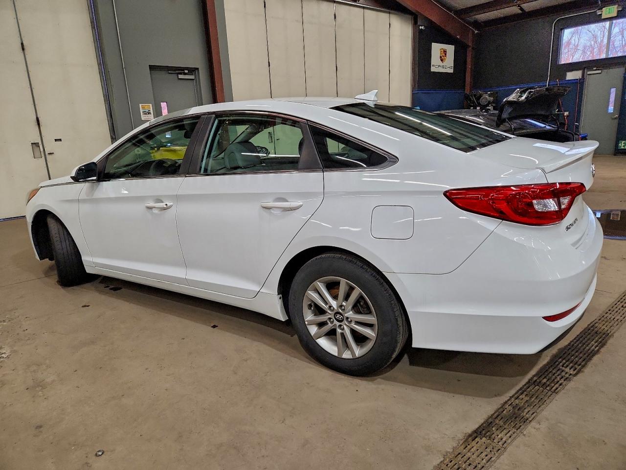 2016 HYUNDAI SONATA SE photo 2