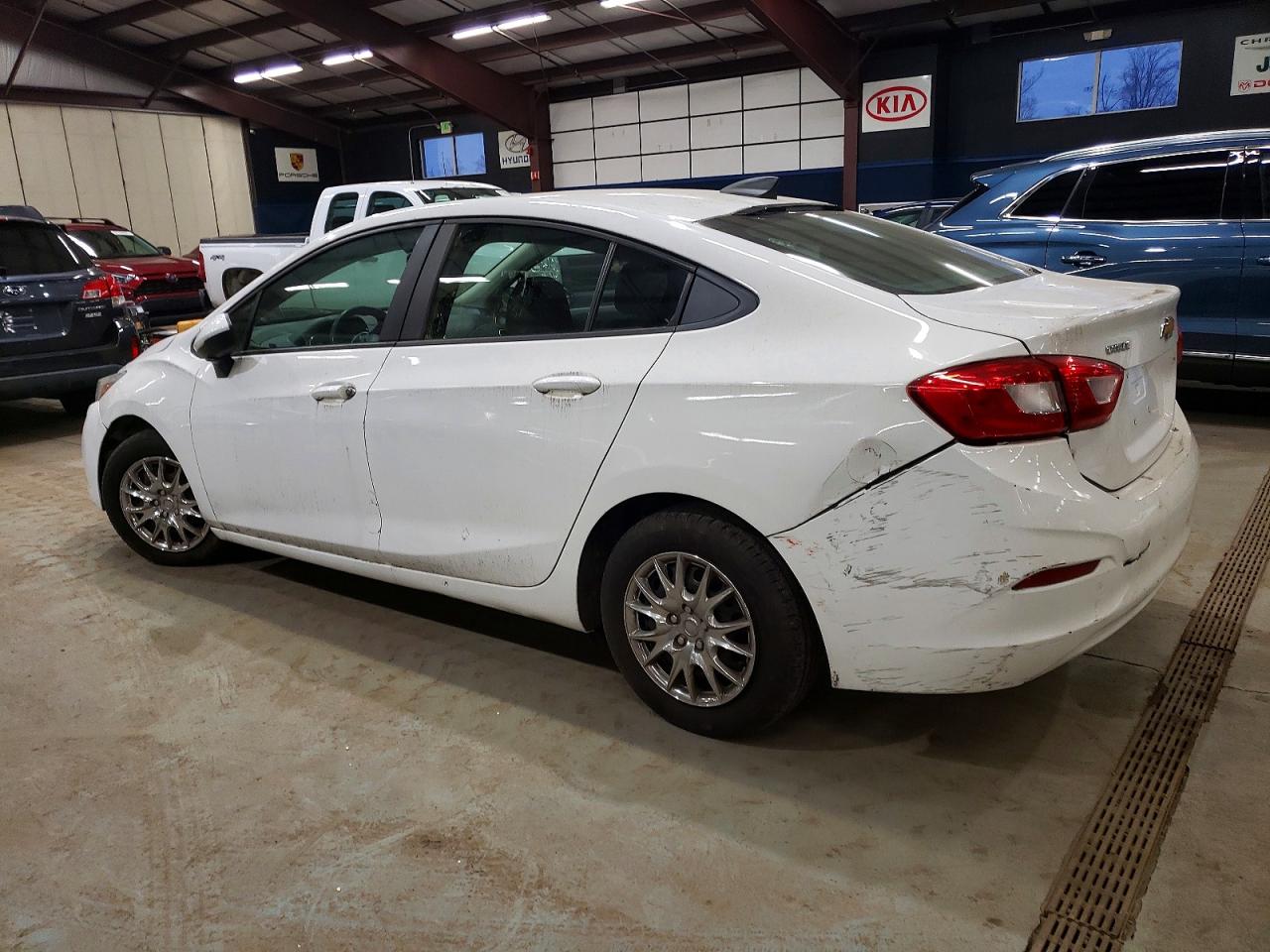 2017 CHEVROLET CRUZE LS photo 3