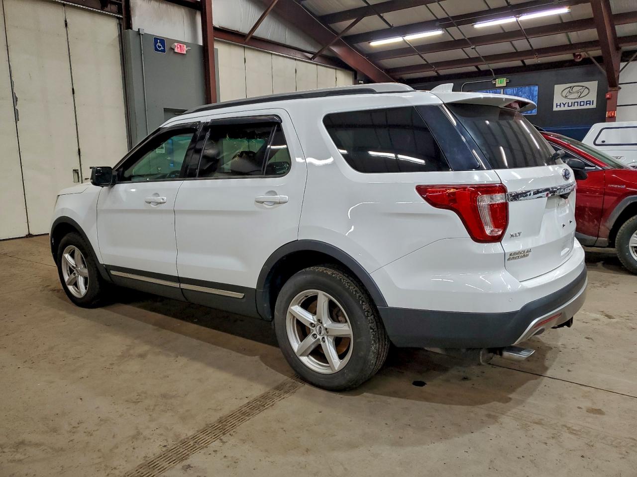 2016 FORD EXPLORER XLT photo 3