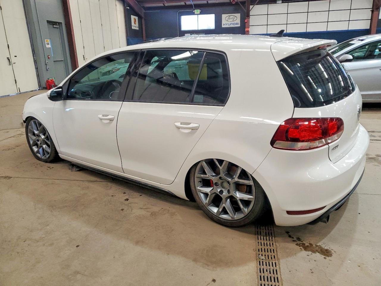 2013 VOLKSWAGEN GTI photo 2
