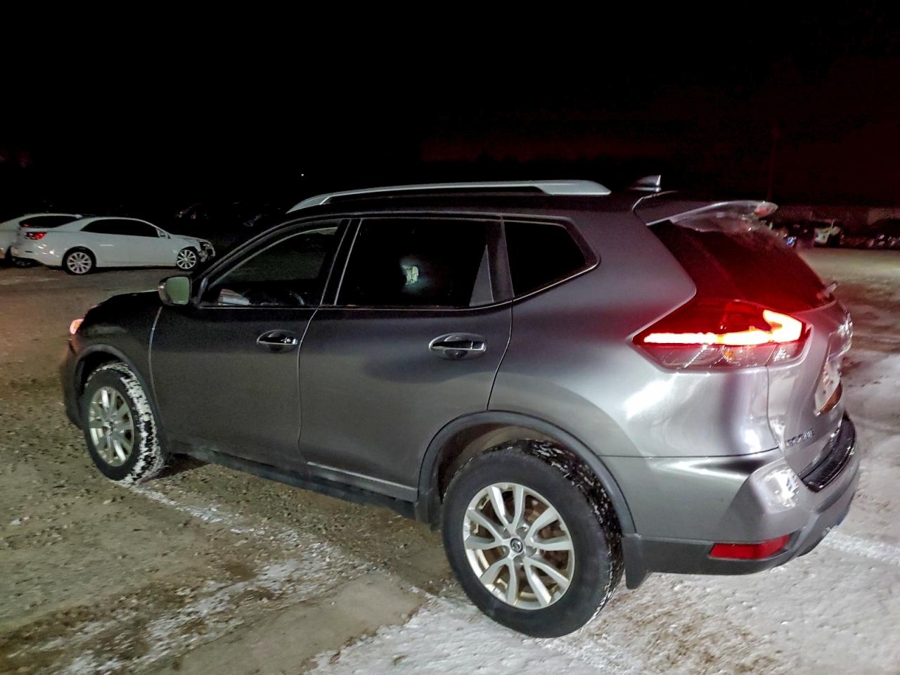 2018 NISSAN ROGUE S photo 2