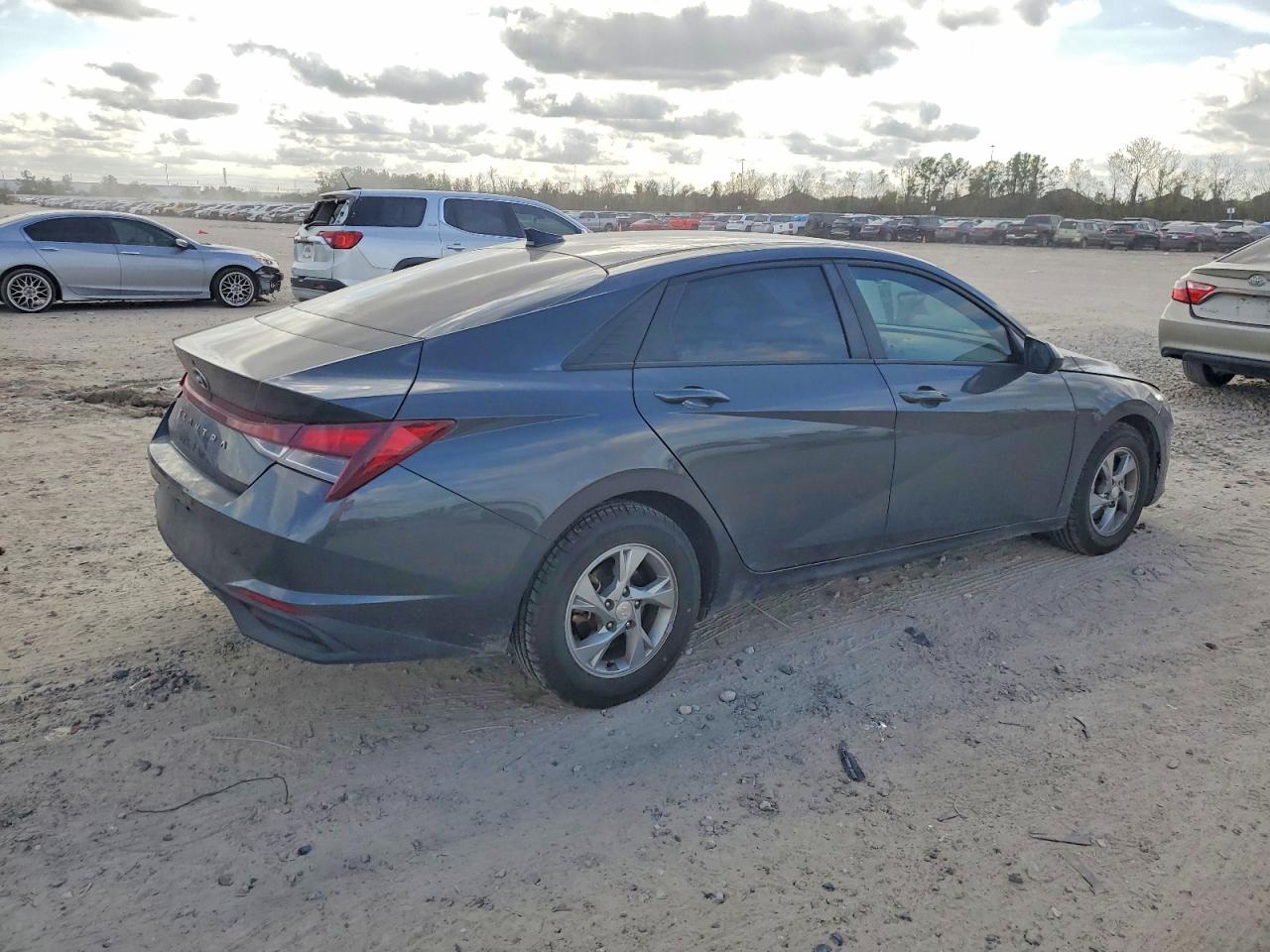 2021 HYUNDAI ELANTRA SE photo 3