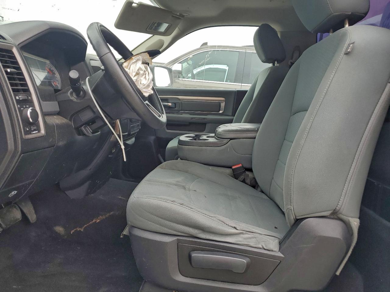 2014 RAM 1500 ST photo 7