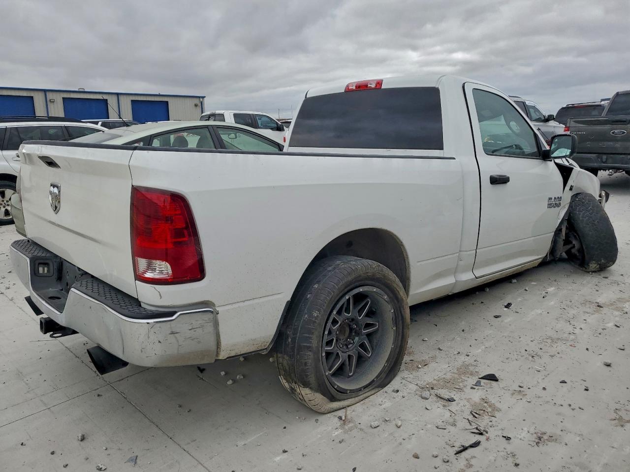 2014 RAM 1500 ST photo 3