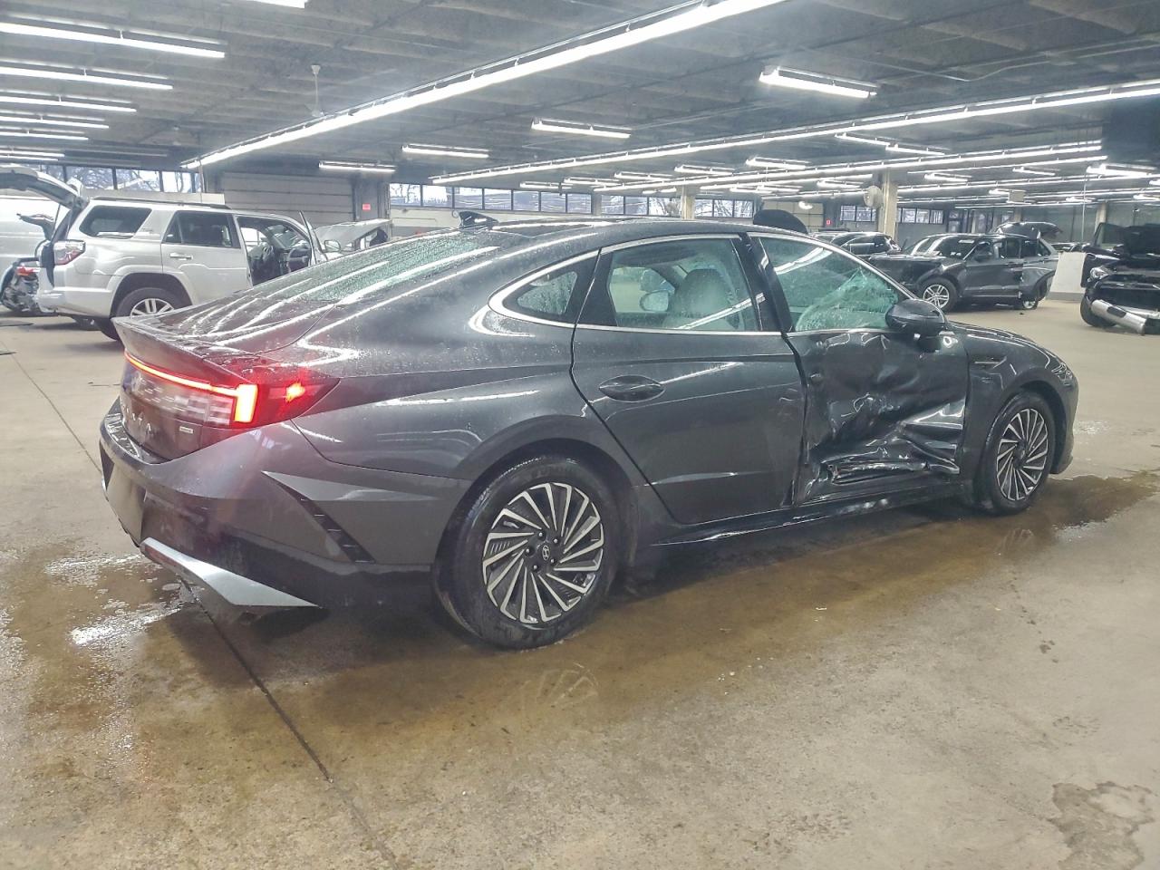 2025 HYUNDAI SONATA HYBRID photo 3